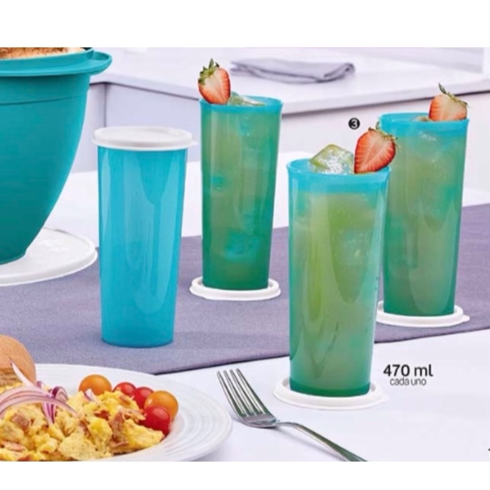 Tupperware Jumbo Tumblers (Set of 4) 16 oz each